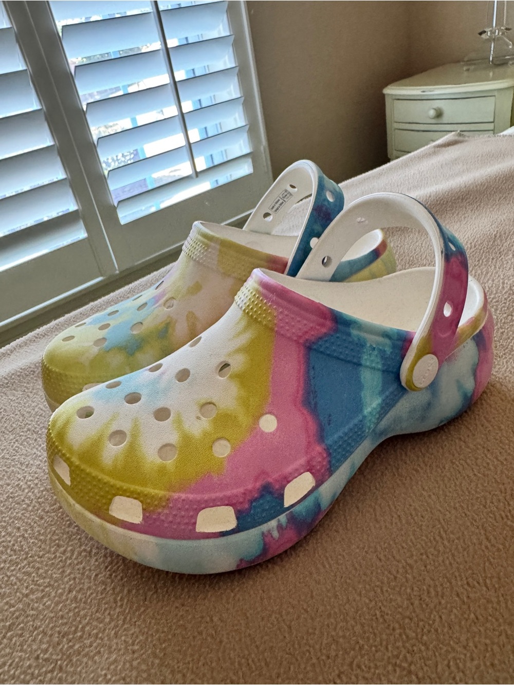 NWOT Crocs Classic Clog Watercolor Tie-Dye Women’s 5 / Men’s 3